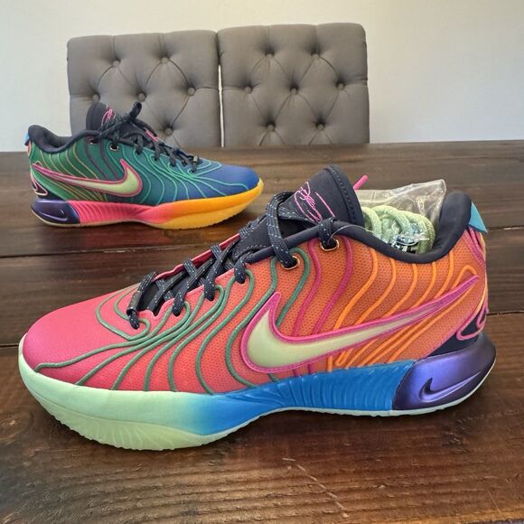 Athletic_Shoes